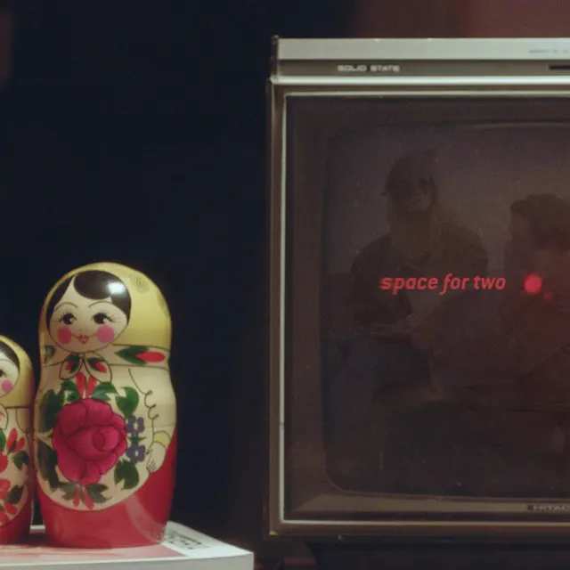 Hoes van Space For Two