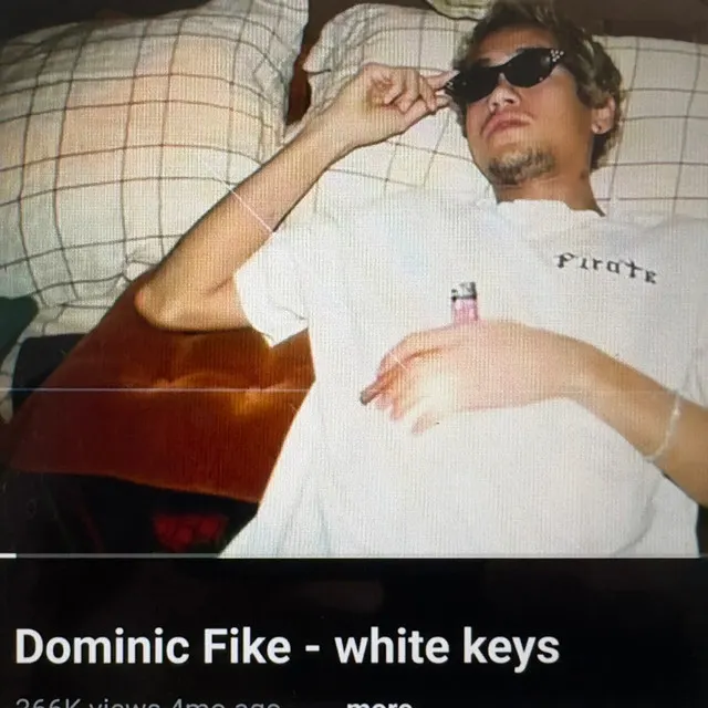 Hoes van White Keys
